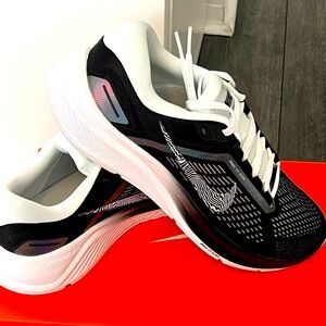 NIKE AIR ZOOM STRUCTURE 24 PREMIUM - BLACK/WHITE - Women’s size 10.5/Mens size 9